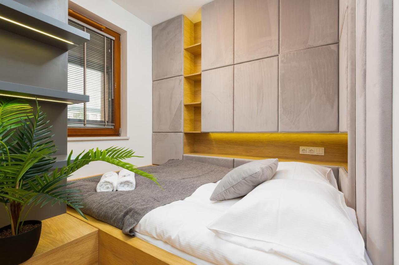 Apartment City Center Grzybowska By Renters Prestige Varşova Dış mekan fotoğraf