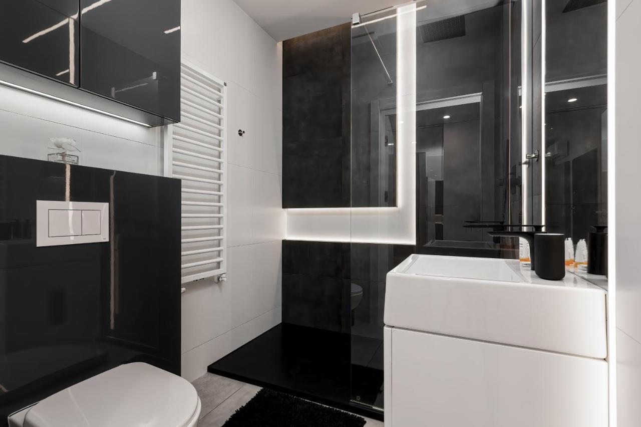 Apartment City Center Grzybowska By Renters Prestige Varşova Dış mekan fotoğraf